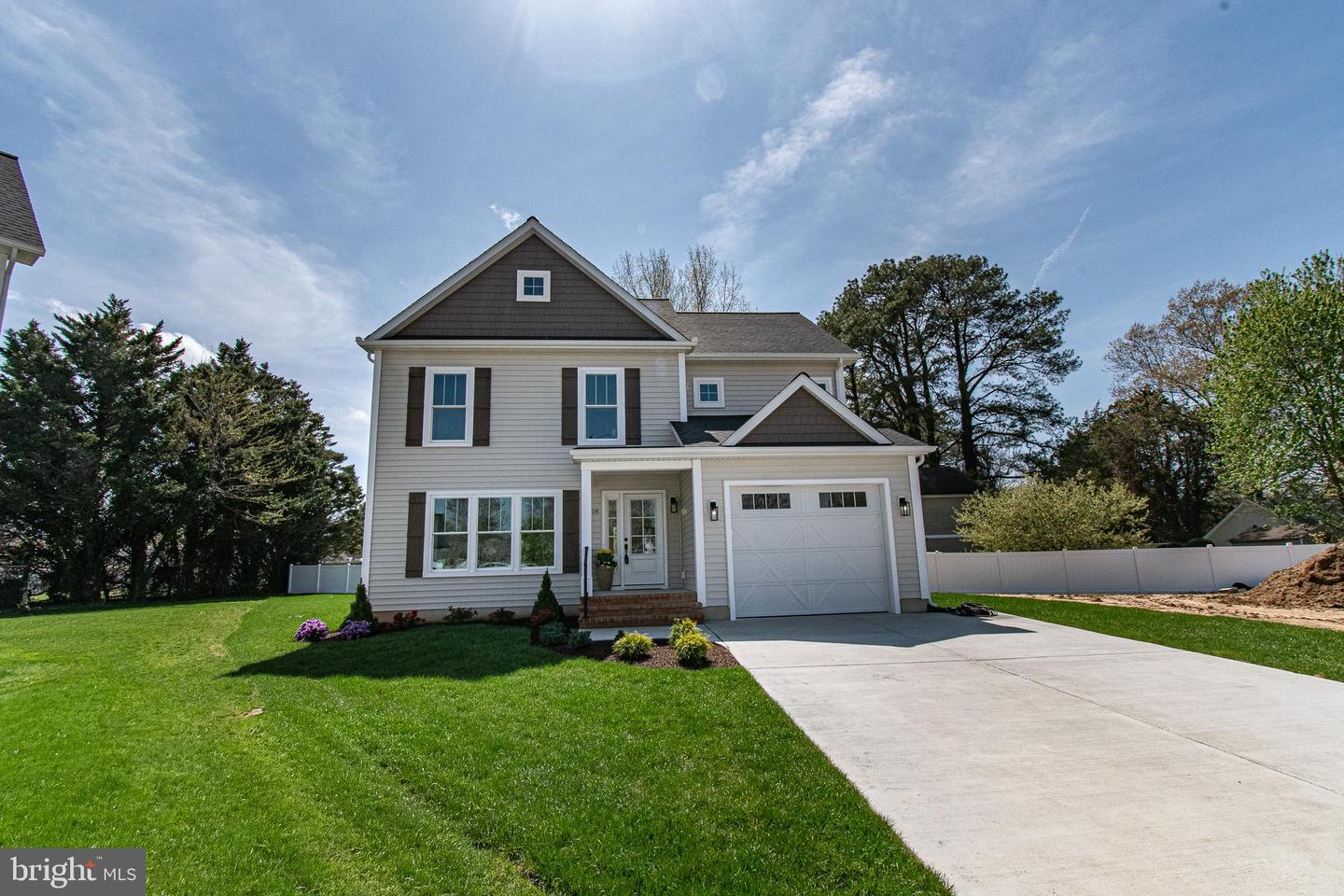 18 SANDY LN