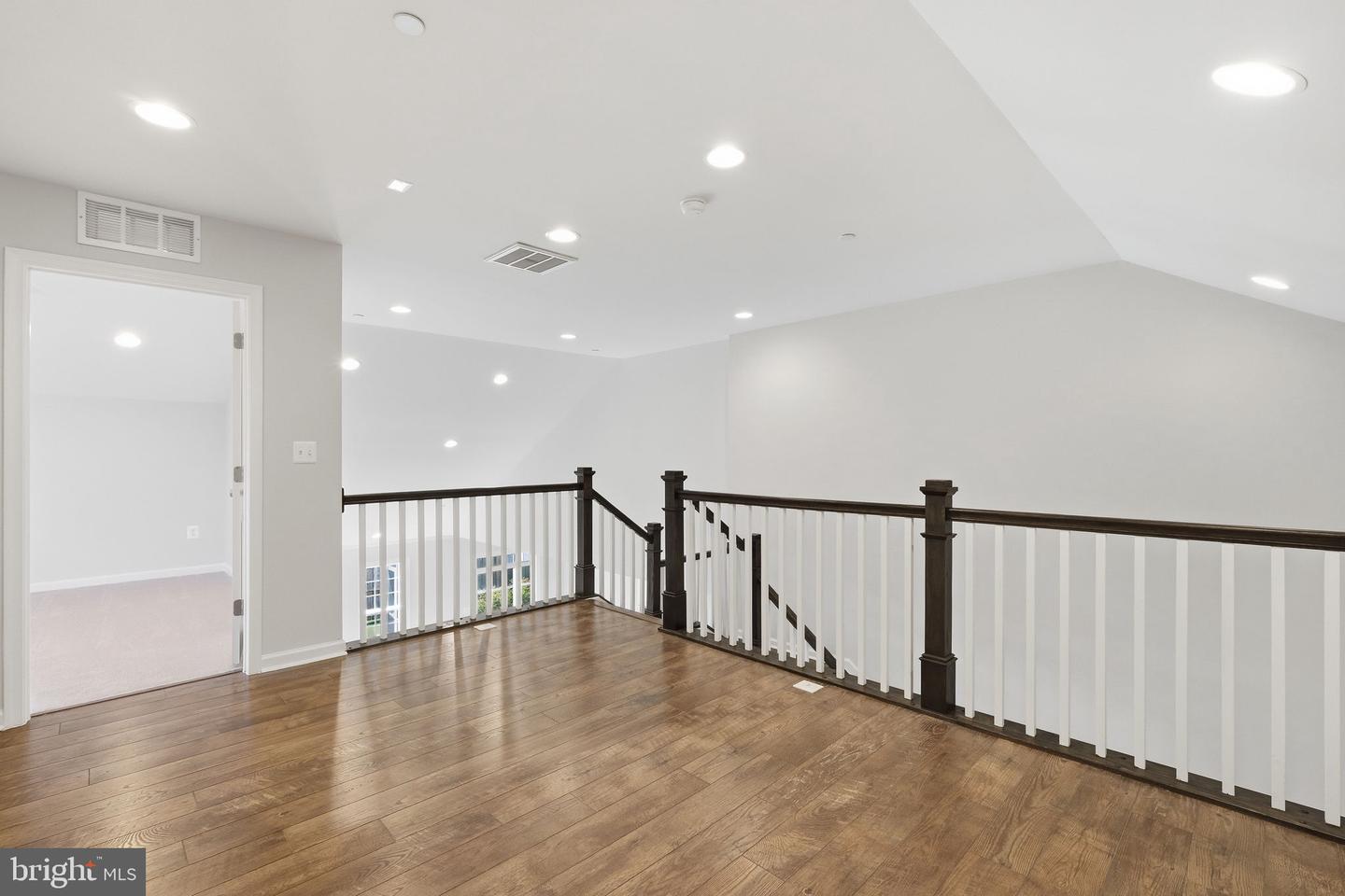 1003 Champlain Ct Property Photo 8