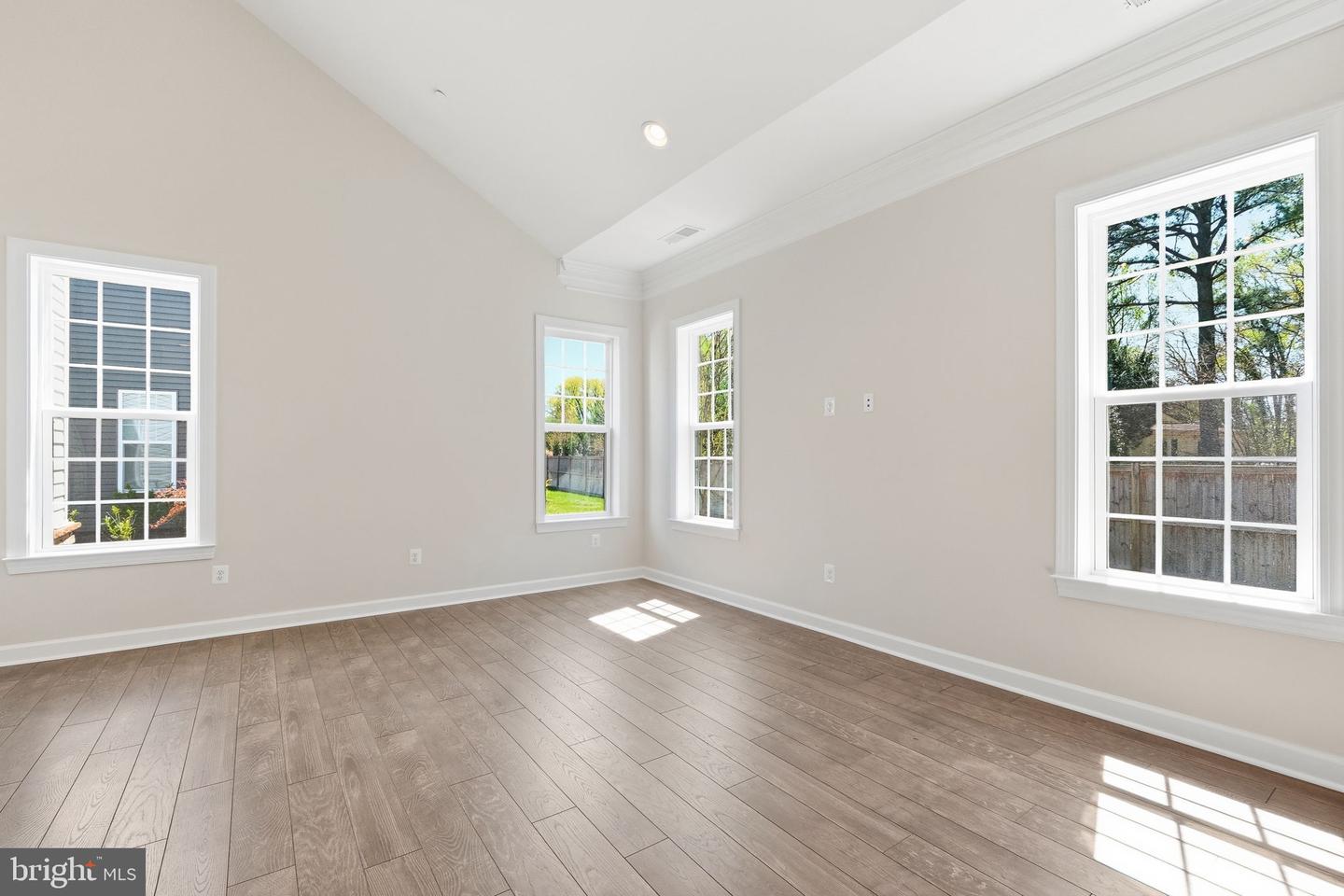 1003 Champlain Ct Property Photo 9