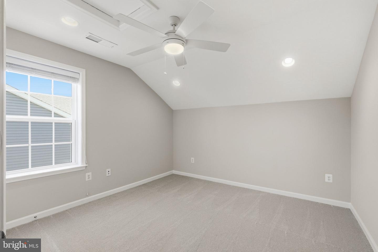 1003 Champlain Ct Property Photo 12