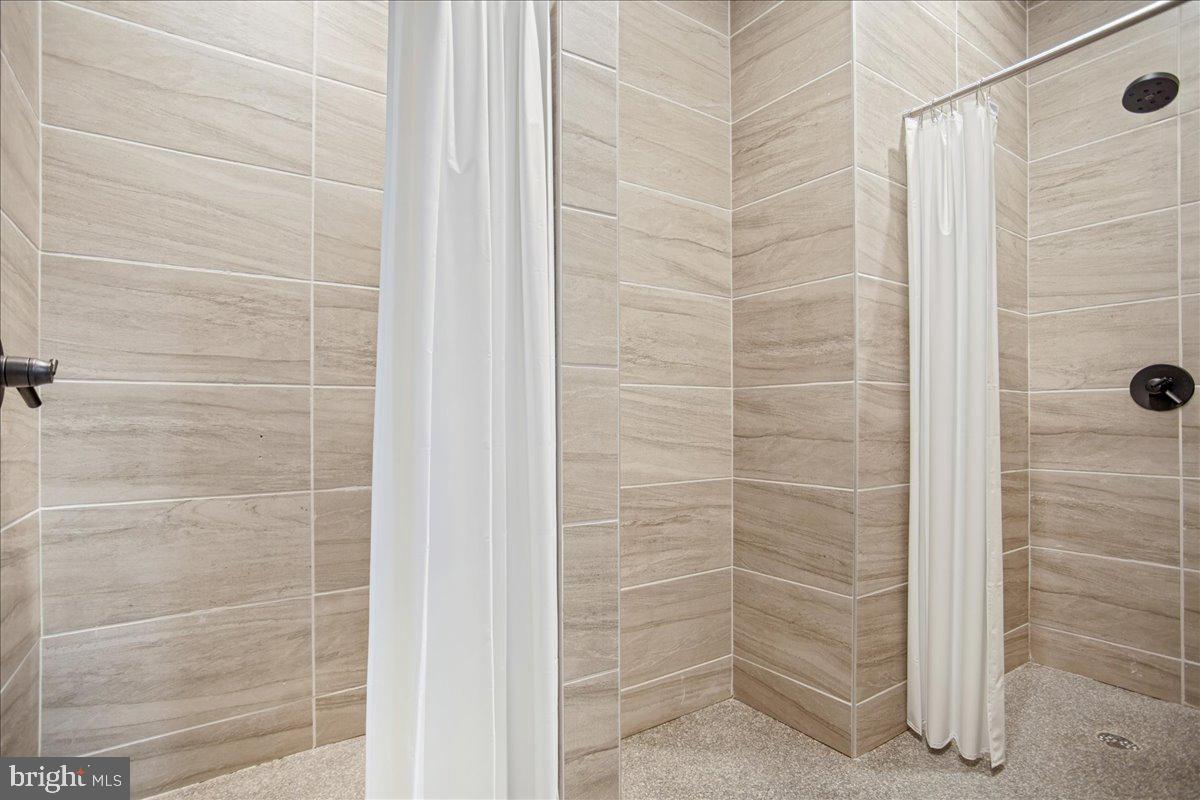 1003 Champlain Ct Property Photo 28
