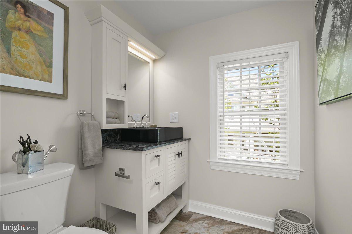 140 S Washington St Property Photo 24