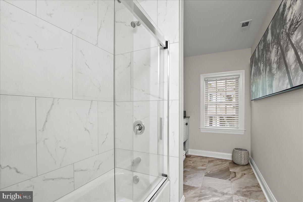 140 S Washington St Property Photo 25