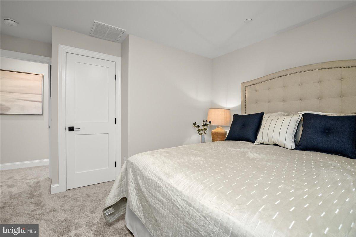 140 S Washington St Property Photo 27