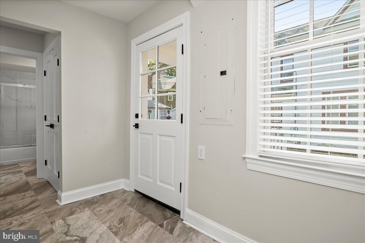 140 S Washington St Property Photo 38