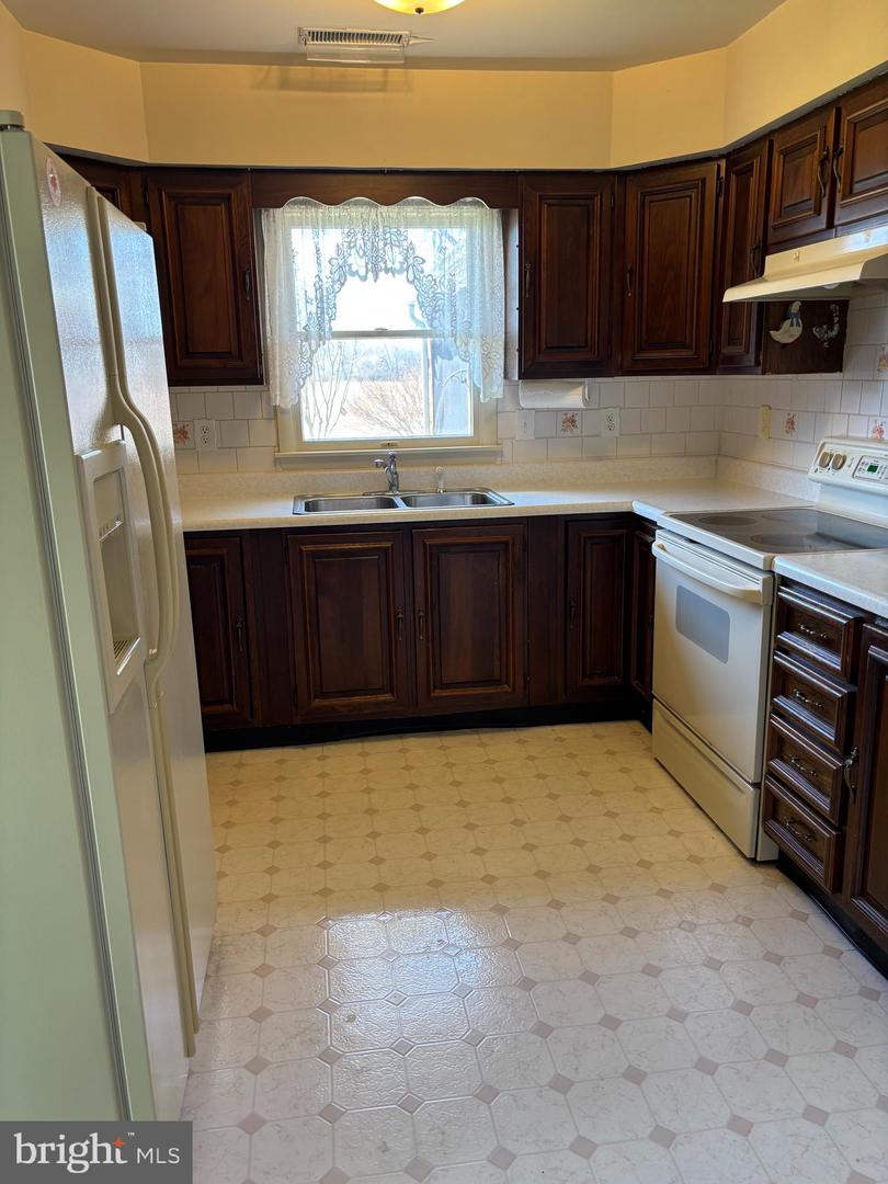 3900 Harrison Cir Property Photo 5