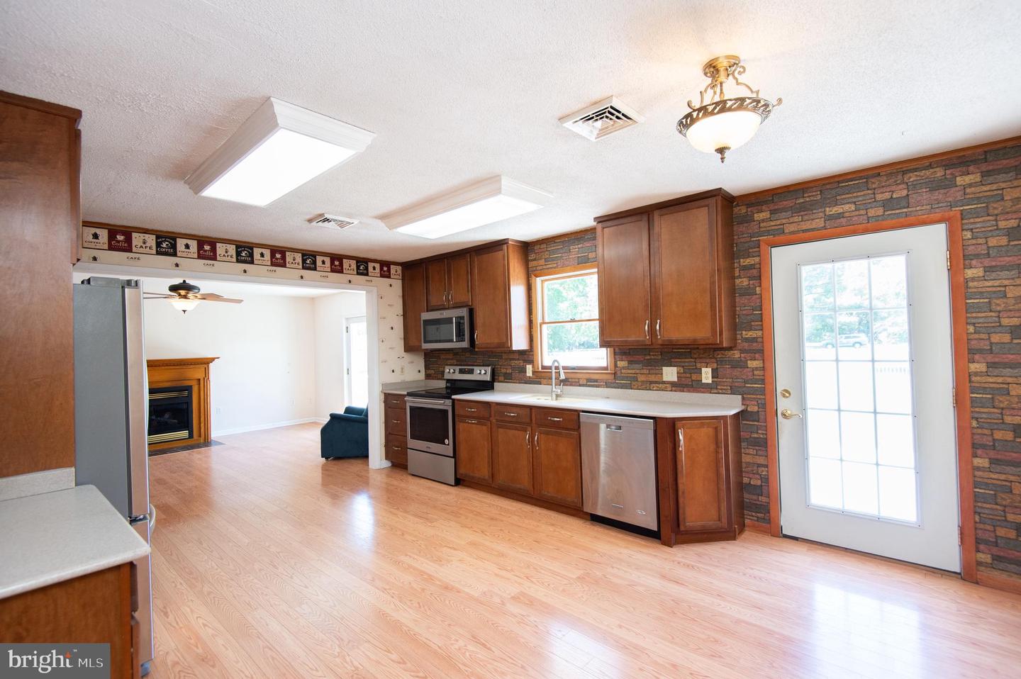 9818 Tilghman Rd Property Photo 6