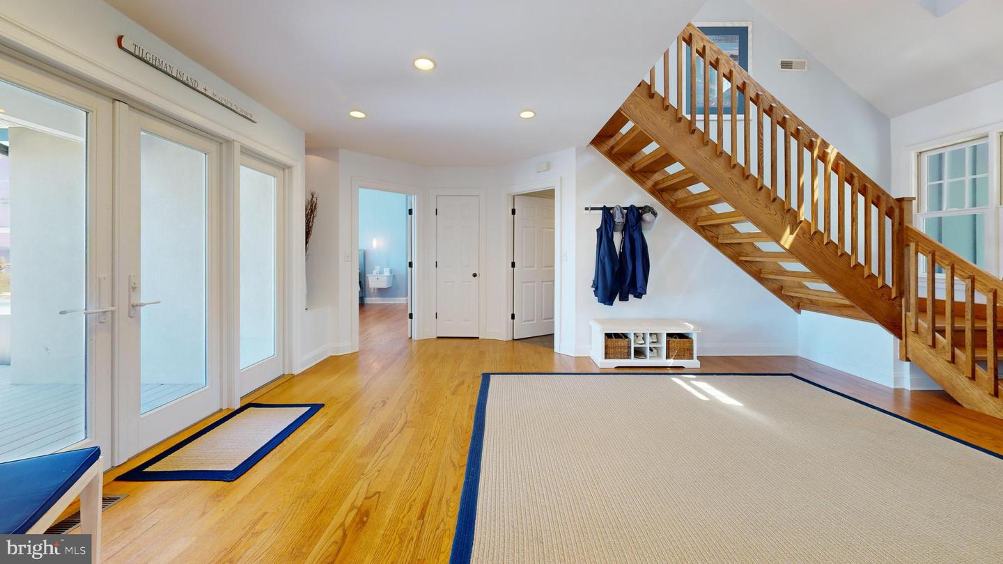 5698 Leeward Ln Property Photo 9