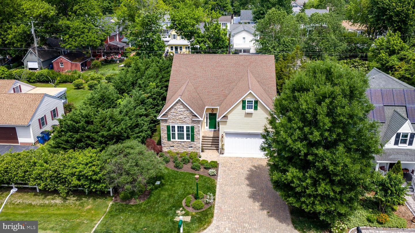 109 W Marengo St Property Photo 1