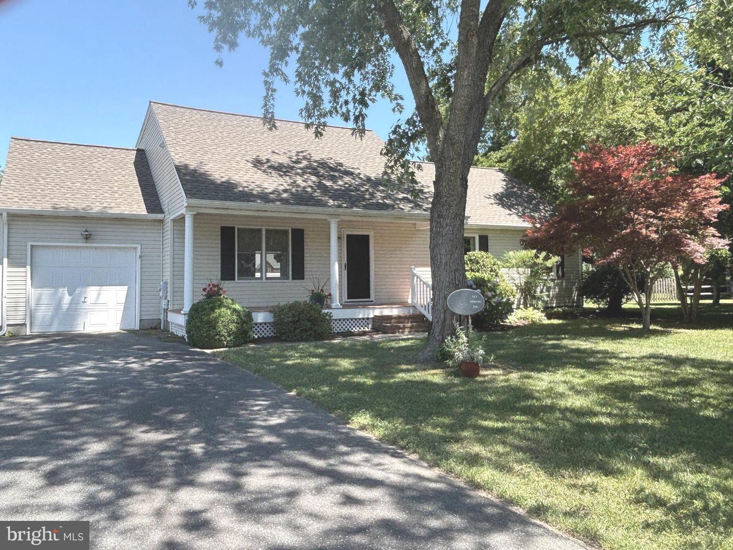 312 Spring Dr Property Photo 1