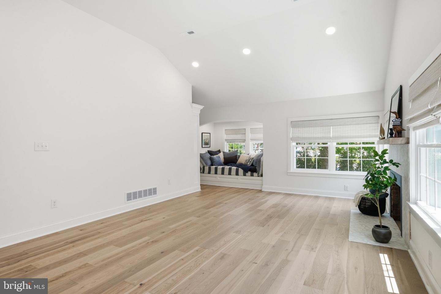 803 New Ln Property Photo 6