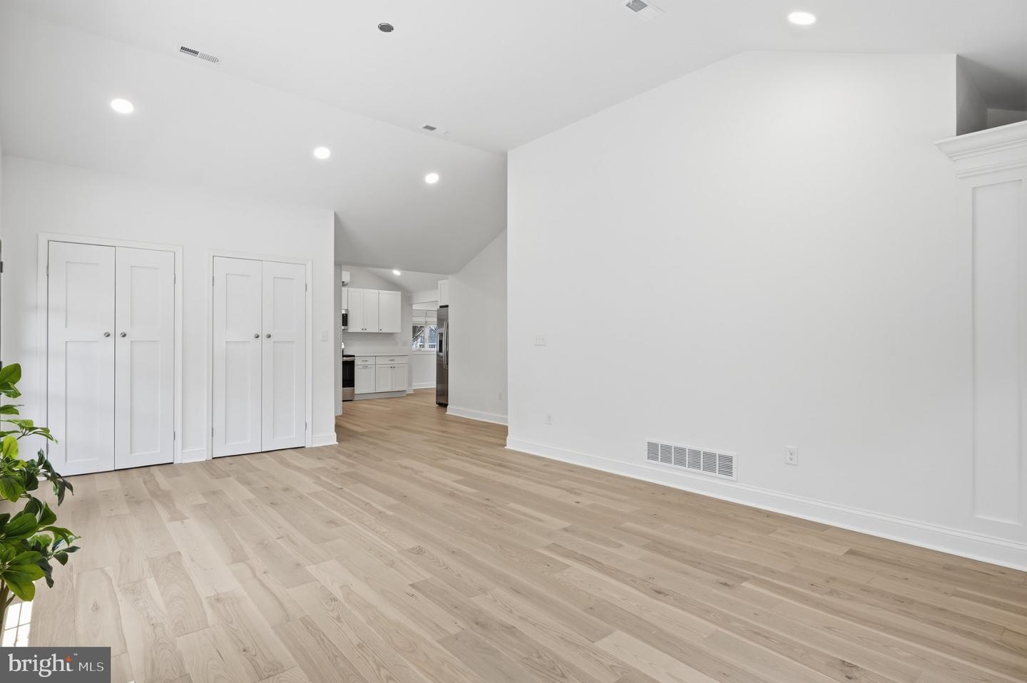803 New Ln Property Photo 9