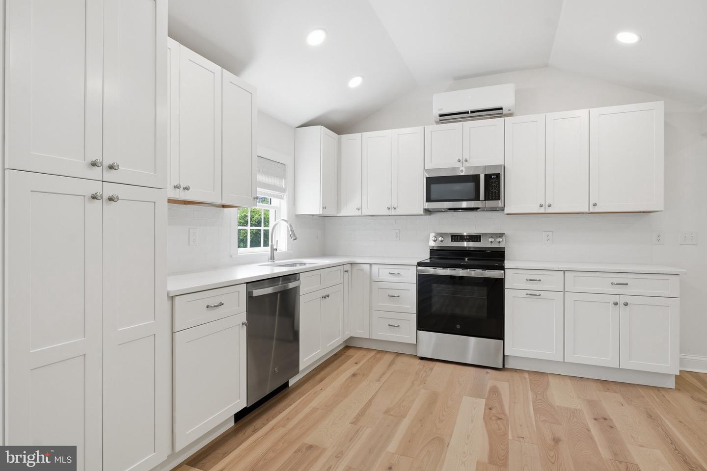 803 New Ln Property Photo 10