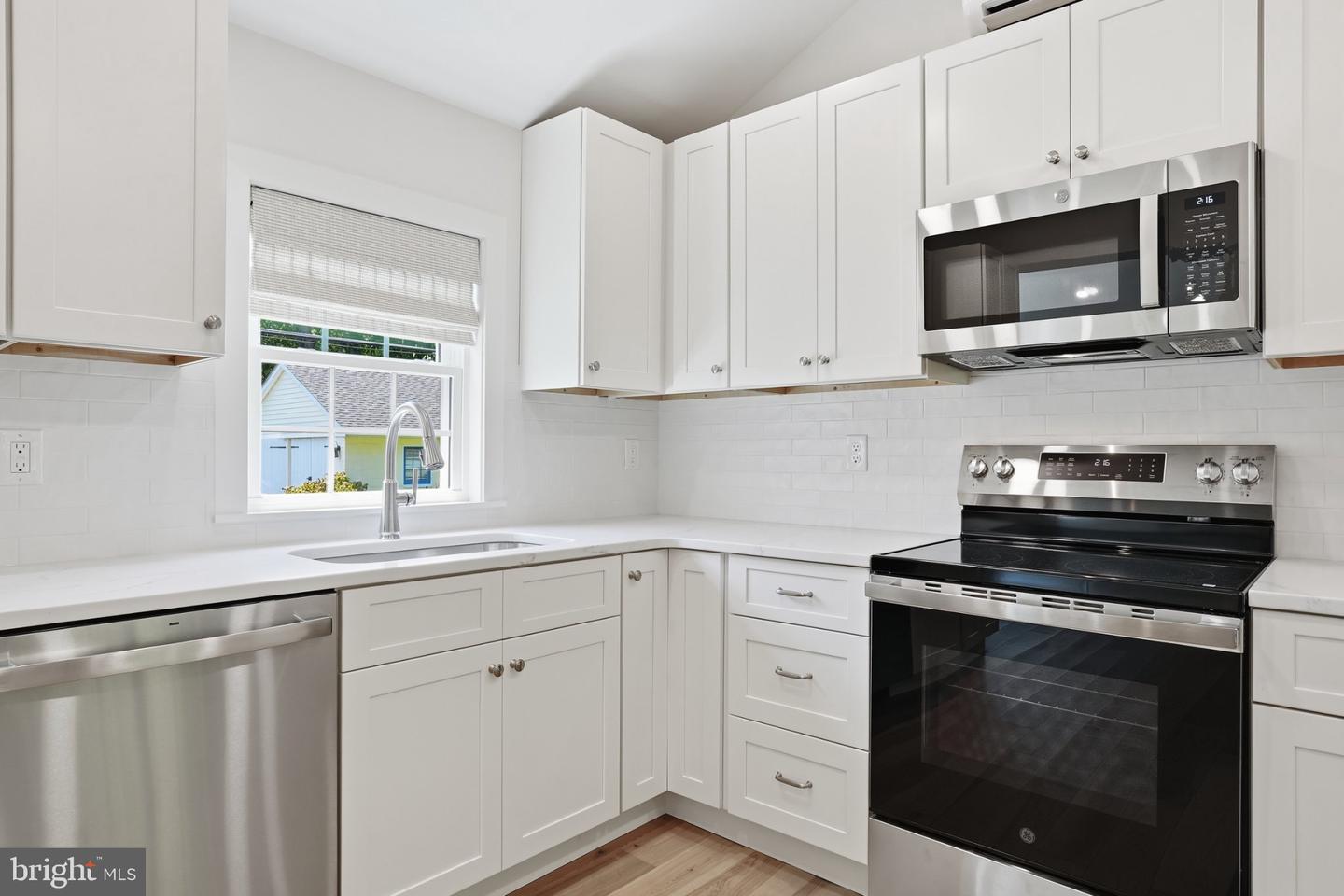 803 New Ln Property Photo 14