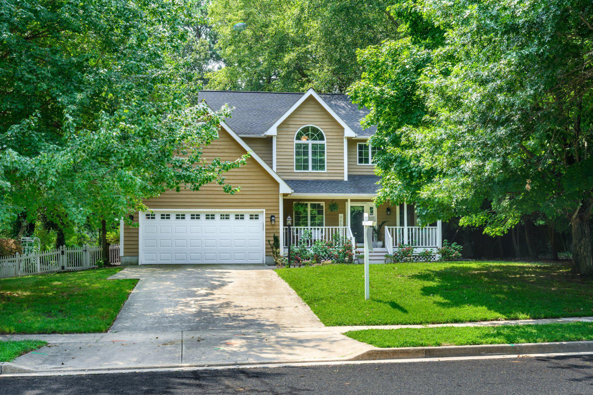 11 LONDONDERRY DR Property Photo 1