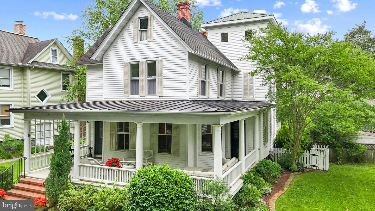 204 BROOKLETTS AVE Property Photo 1