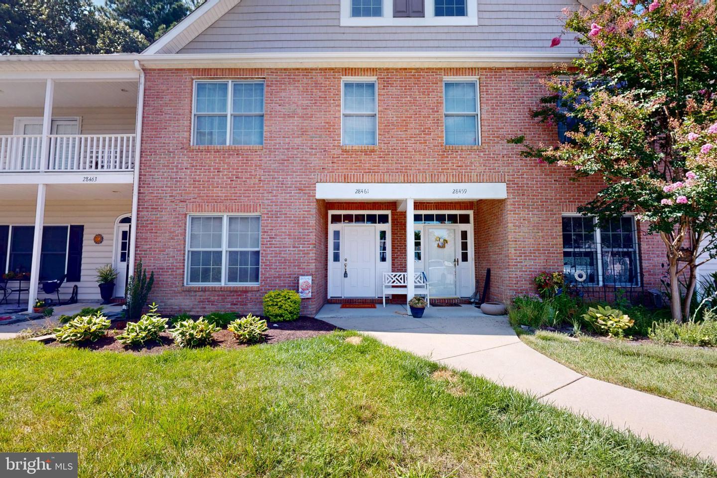 28461 Pinehurst Cir Property Photo 2
