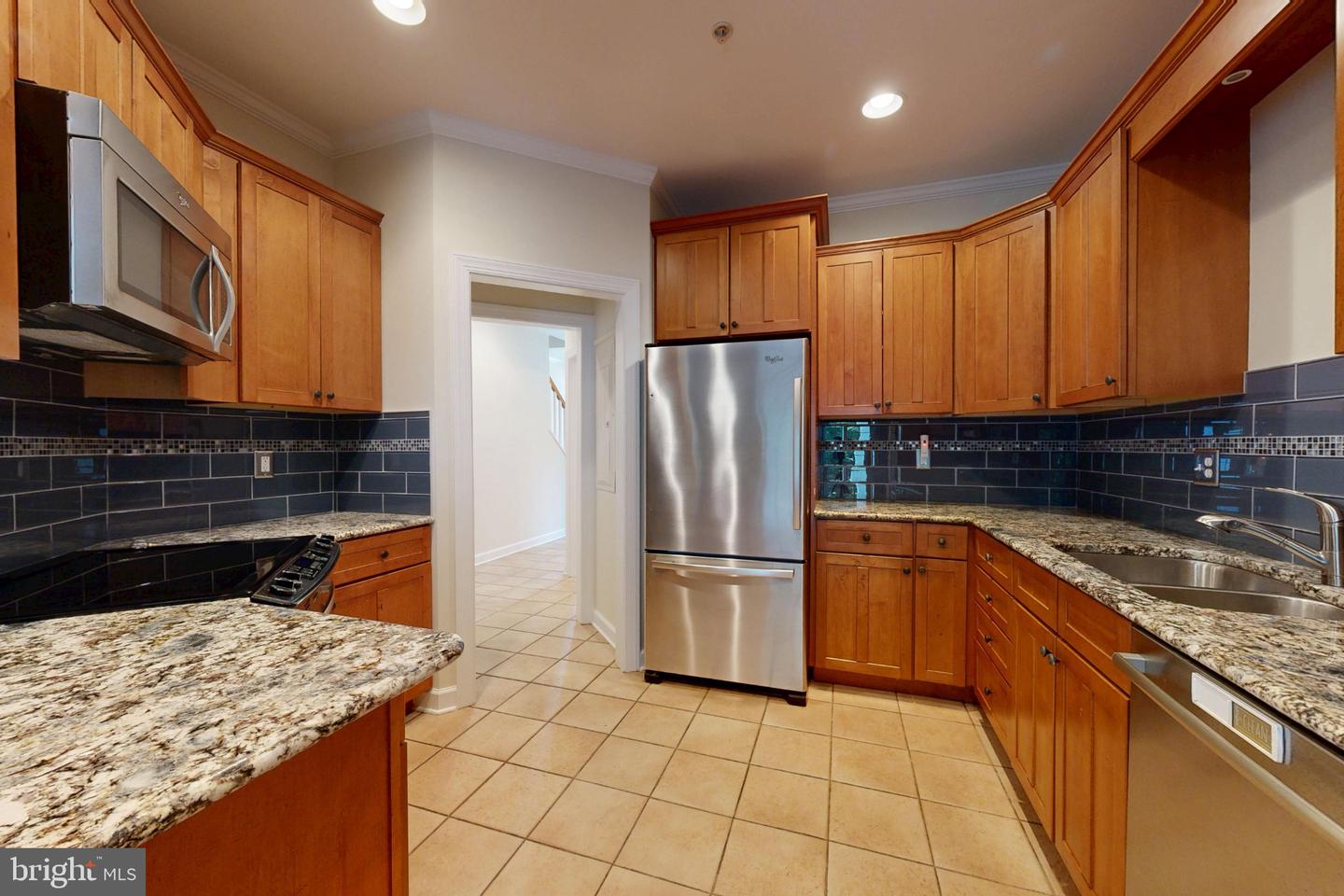 28461 Pinehurst Cir Property Photo 4