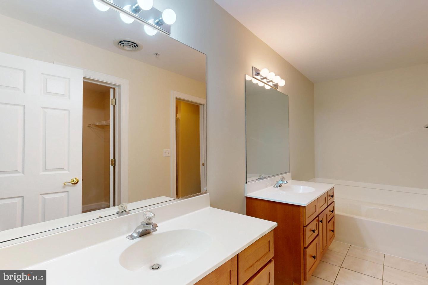 28461 Pinehurst Cir Property Photo 25