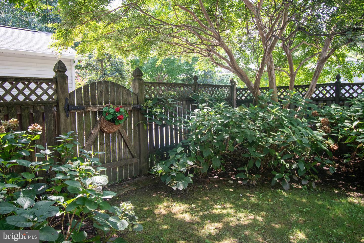 202 E Chestnut St Property Photo 45