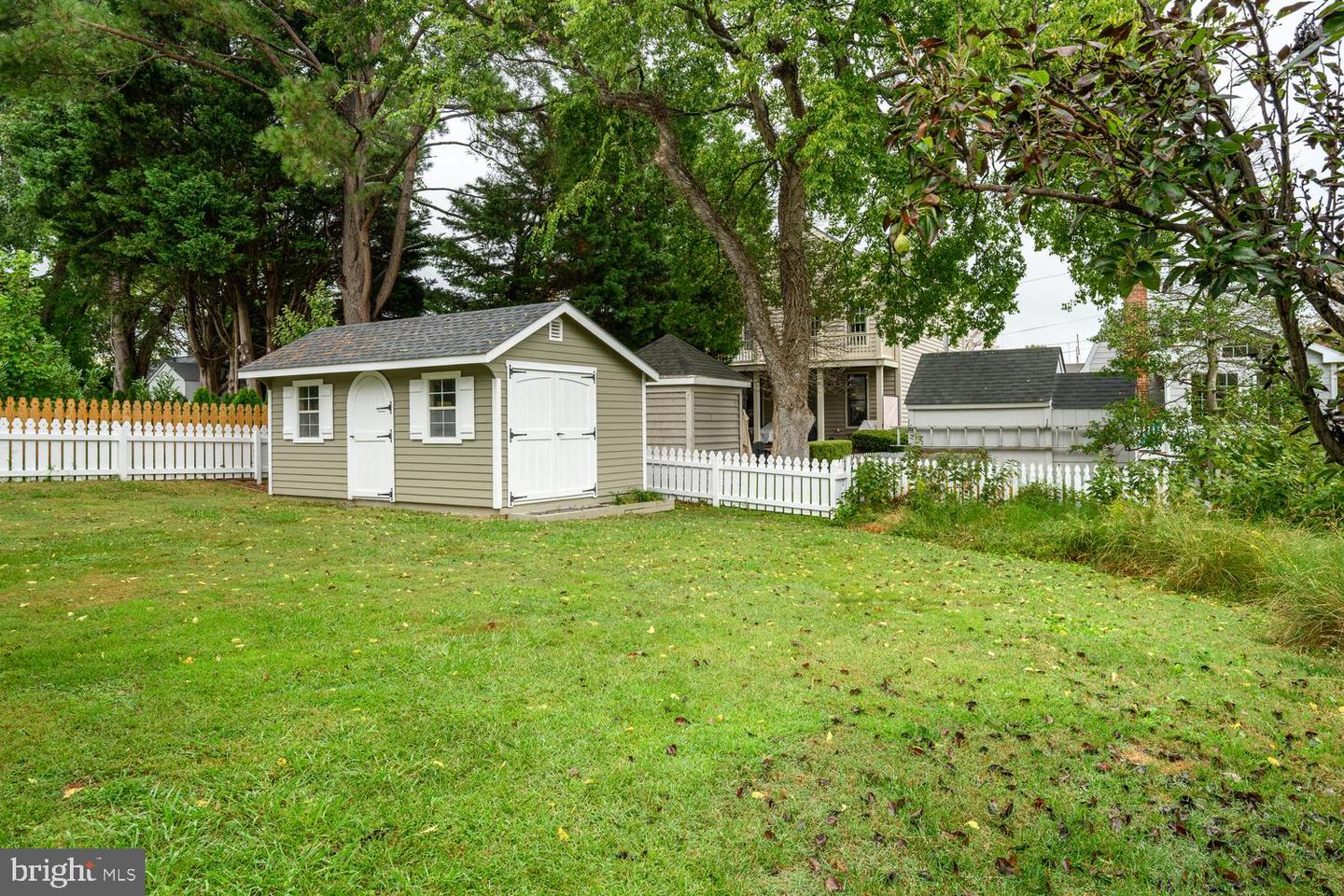 104 Stewart Ave Property Photo 4