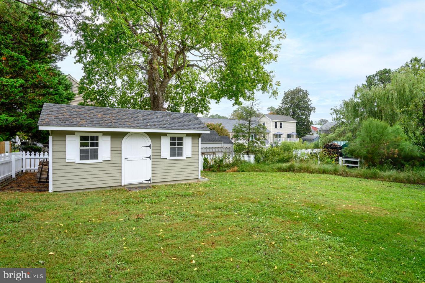 104 Stewart Ave Property Photo 5
