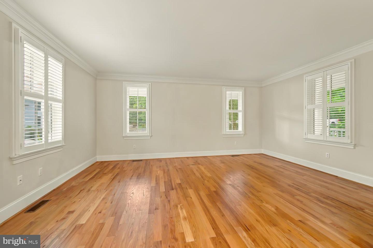 104 Stewart Ave Property Photo 11