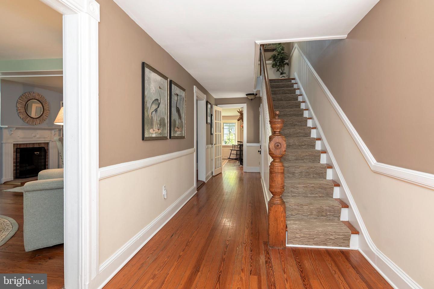 114 W Chestnut St Property Photo 6