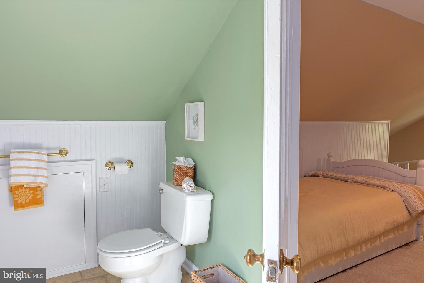 114 W Chestnut St Property Photo 36