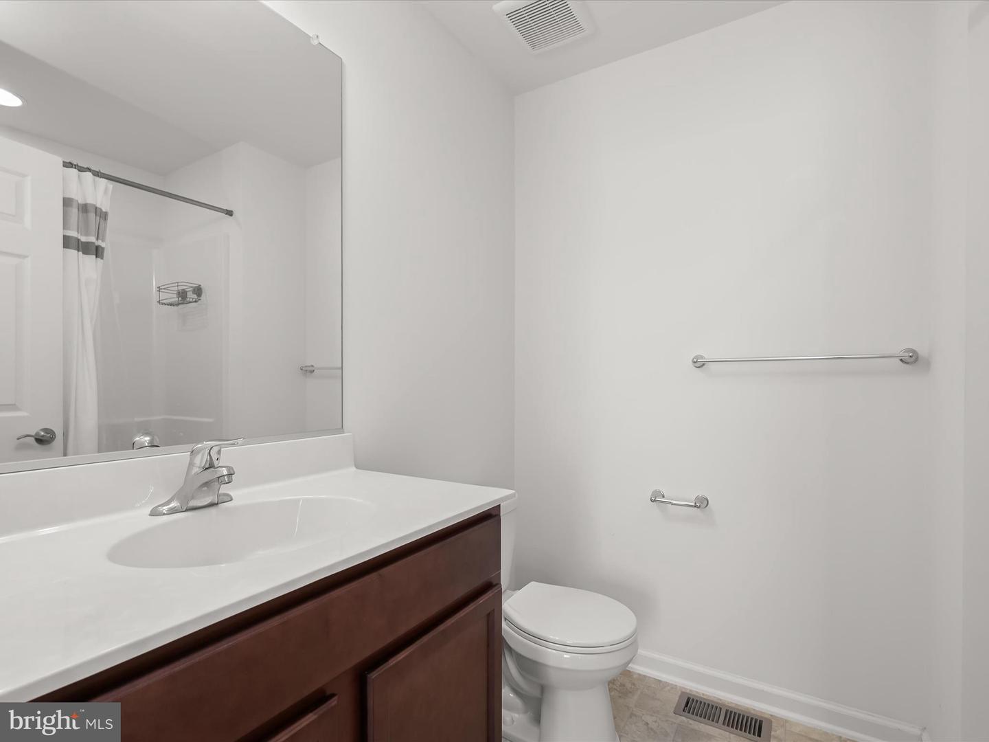 415 Bodkin St Property Photo 22