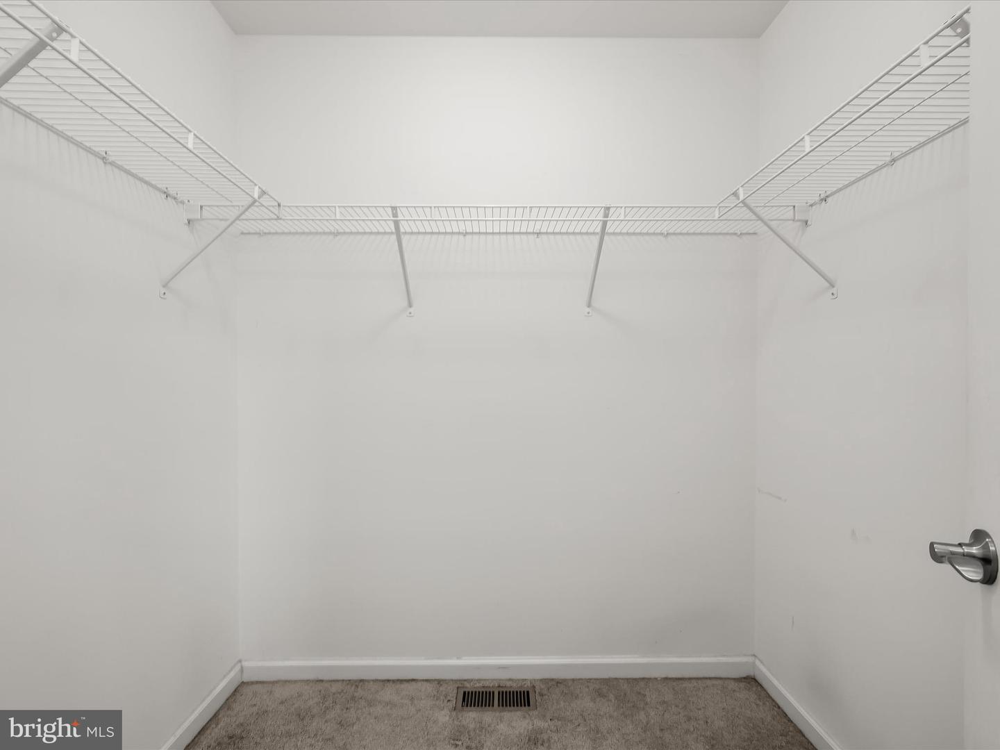 415 Bodkin St Property Photo 23