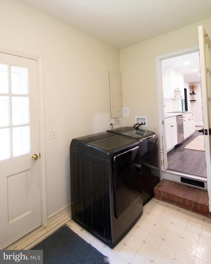 8235 Ingleton Cir Property Photo 32