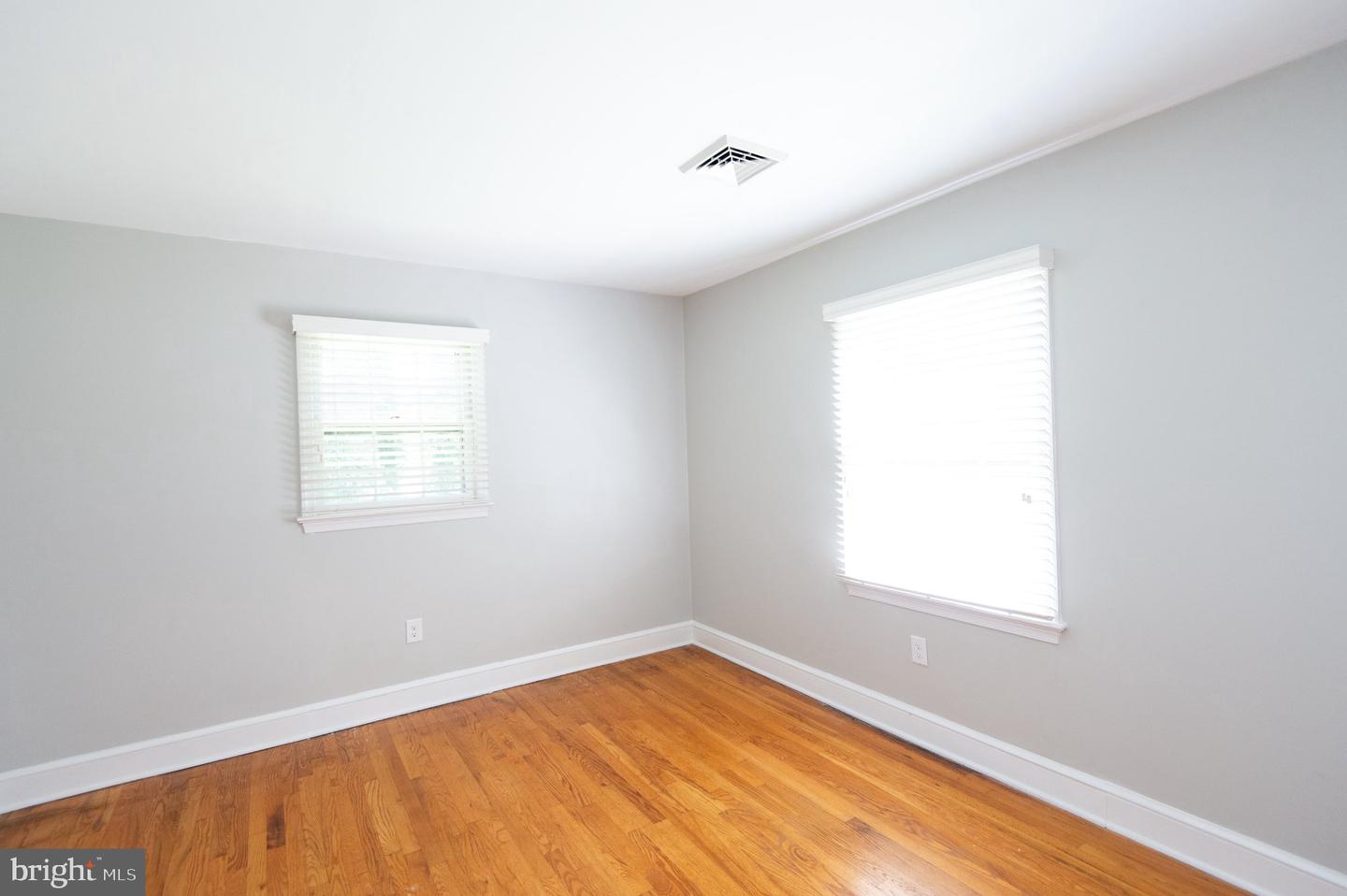 8235 Ingleton Cir Property Photo 37