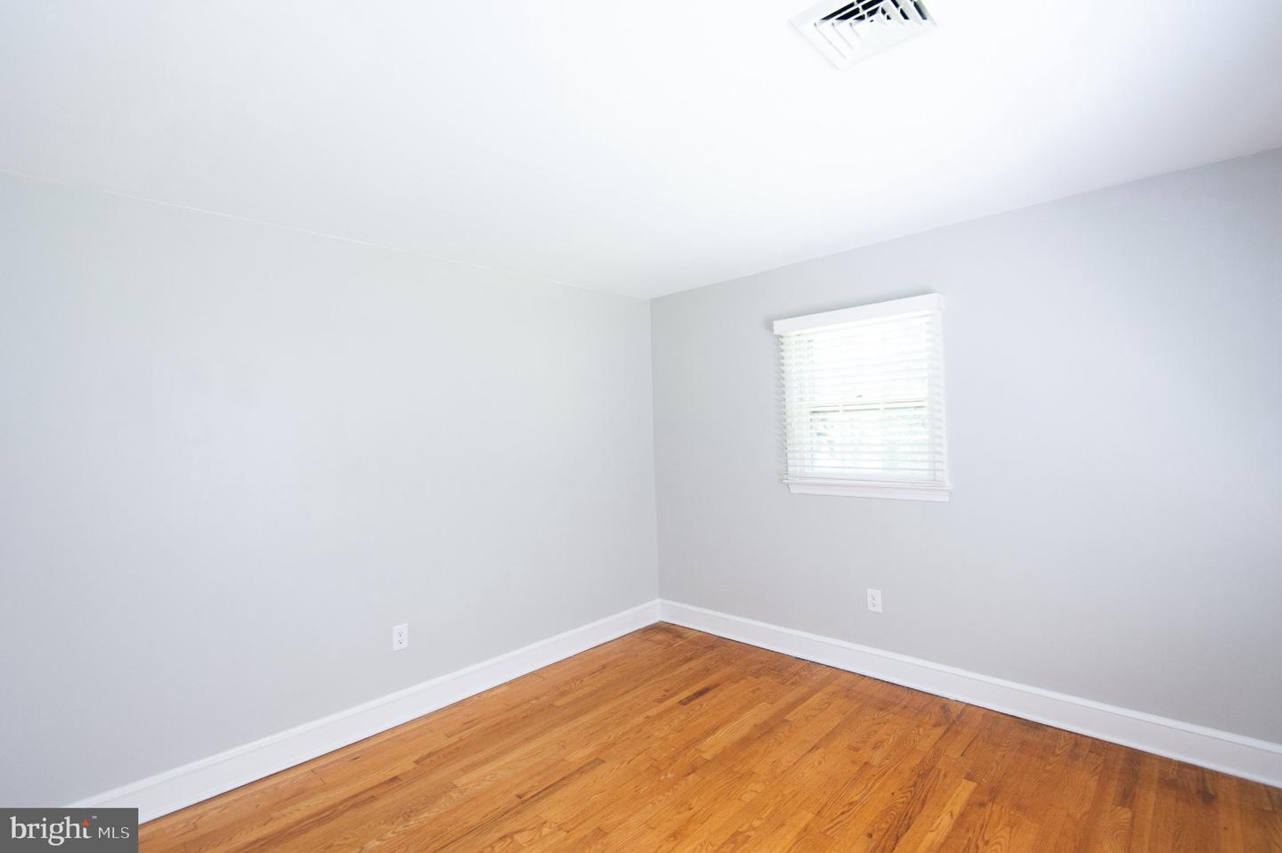 8235 Ingleton Cir Property Photo 38