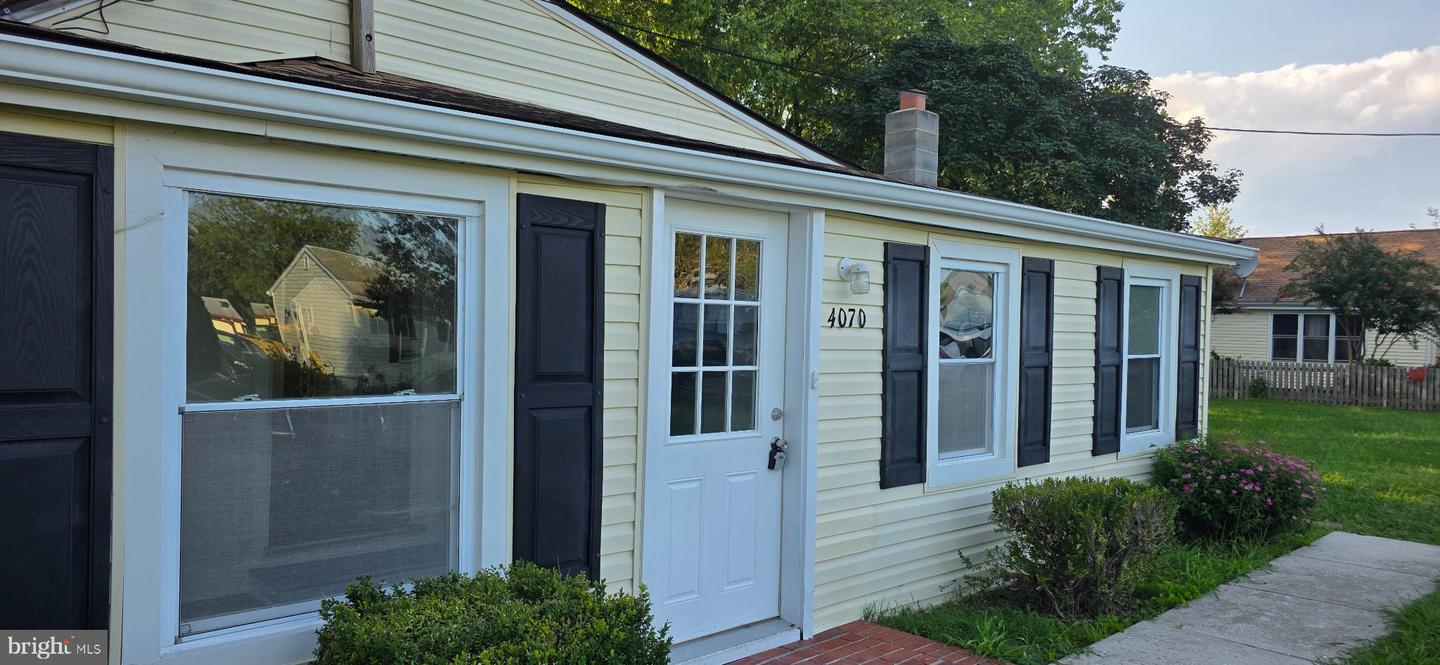 4070 Hennisee Ln Property Photo 2