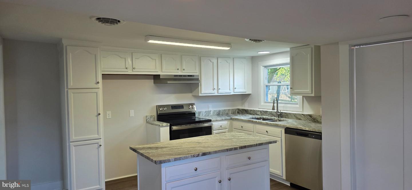4070 Hennisee Ln Property Photo 7