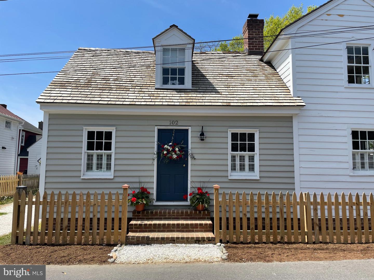 102 LOCUST ST Property Photo 1