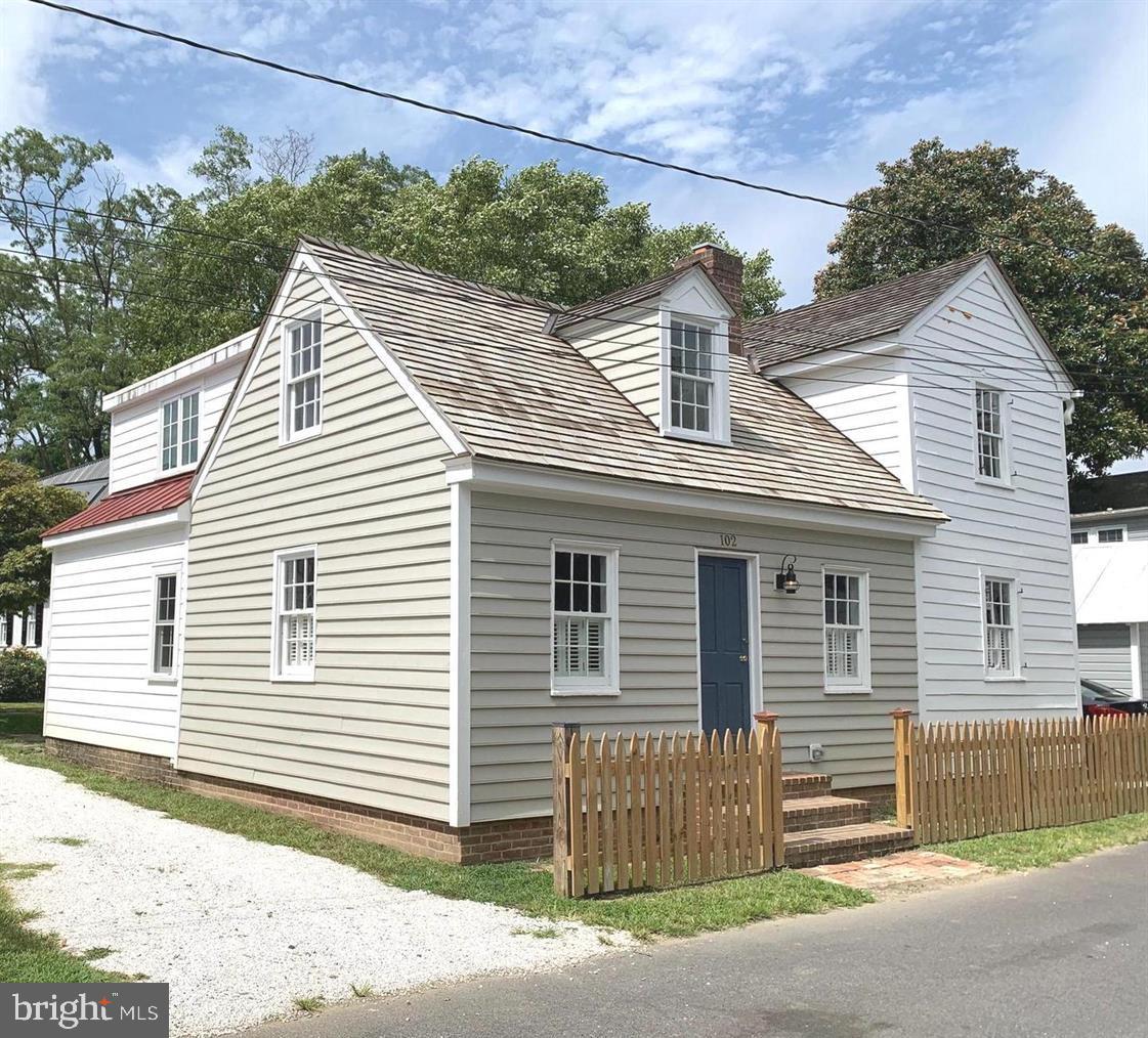 102 Locust St Property Photo 2