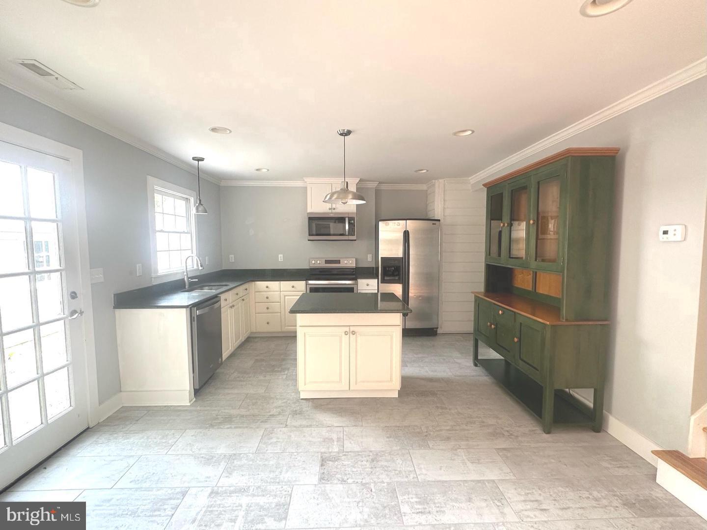 102 Locust St Property Photo 6