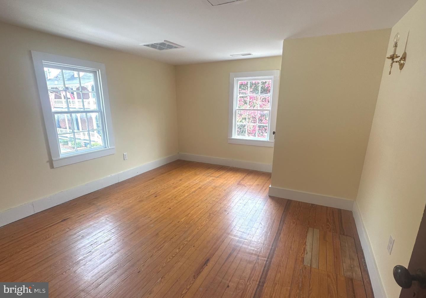 102 Locust St Property Photo 10