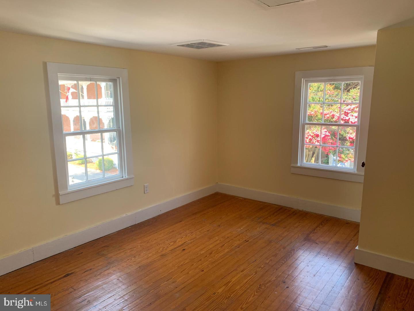 102 Locust St Property Photo 11