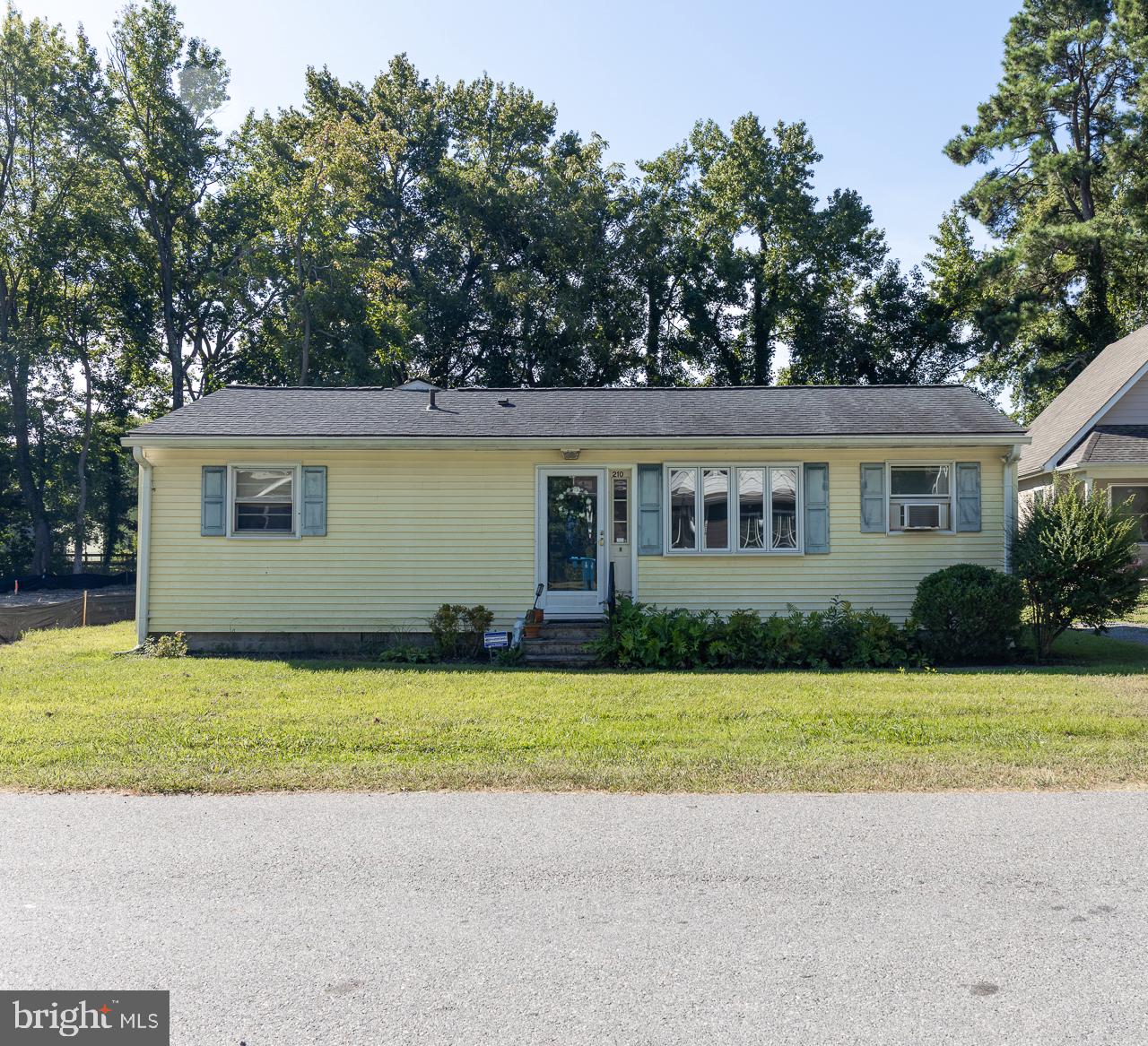 210 Brooks Ln Property Photo 2