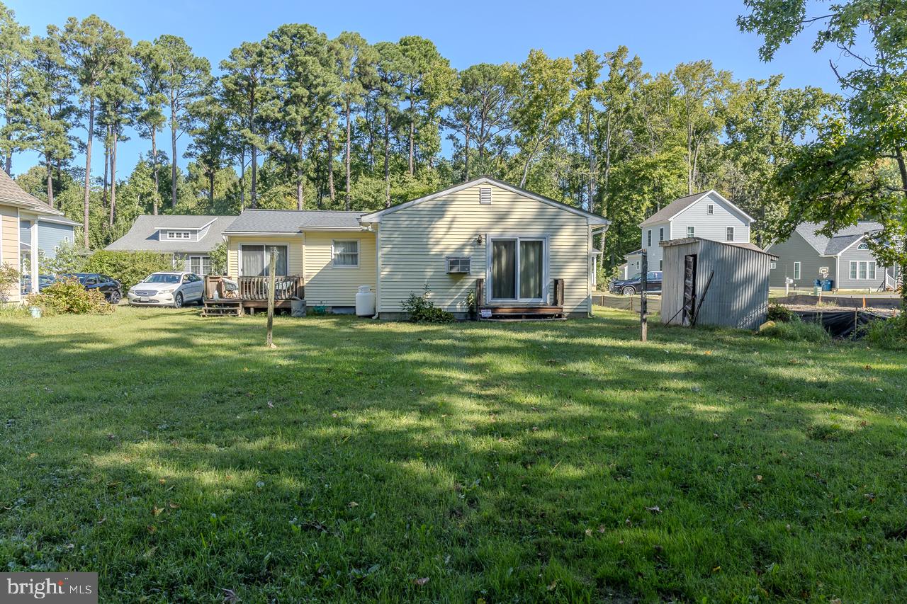 210 Brooks Ln Property Photo 4