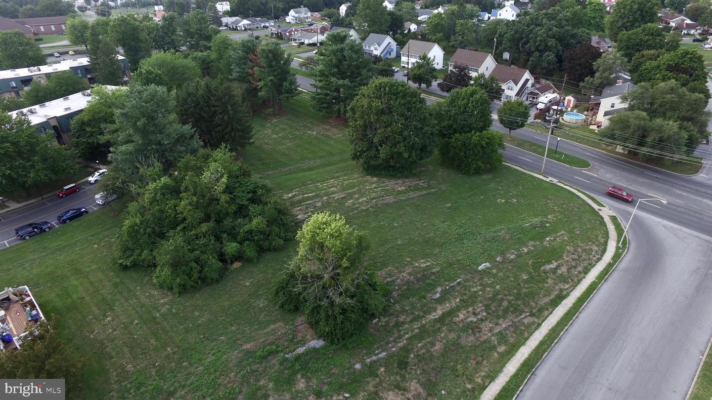 Kenly Ave Property Photo 3