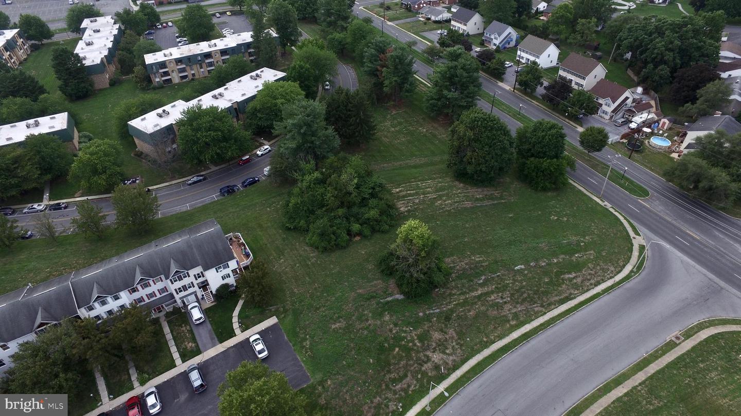 Kenly Ave Property Photo 4