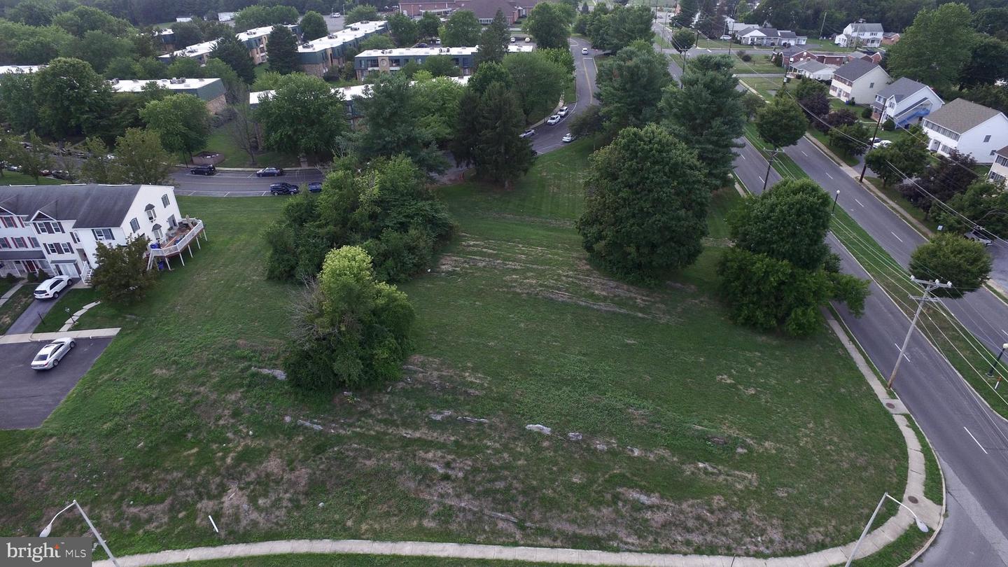 Kenly Ave Property Photo 5