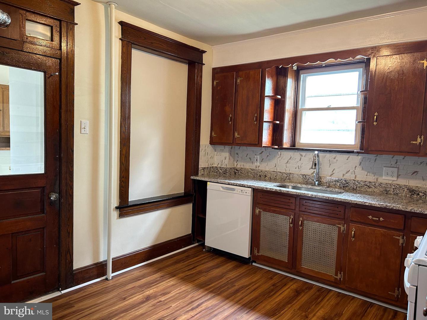 17822 Sherman Ave Property Photo 8