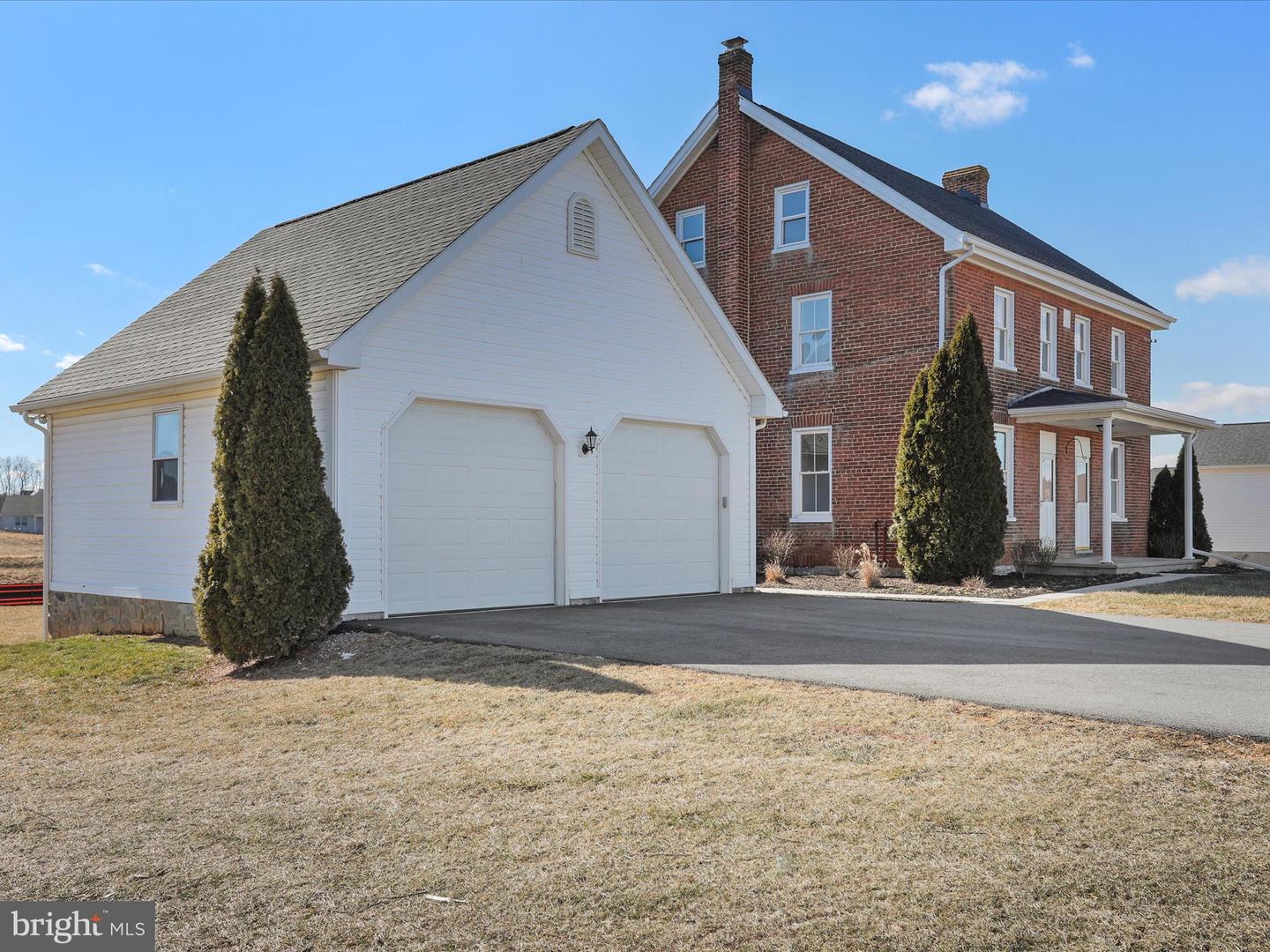 18941 Amesbury Rd Property Photo 2
