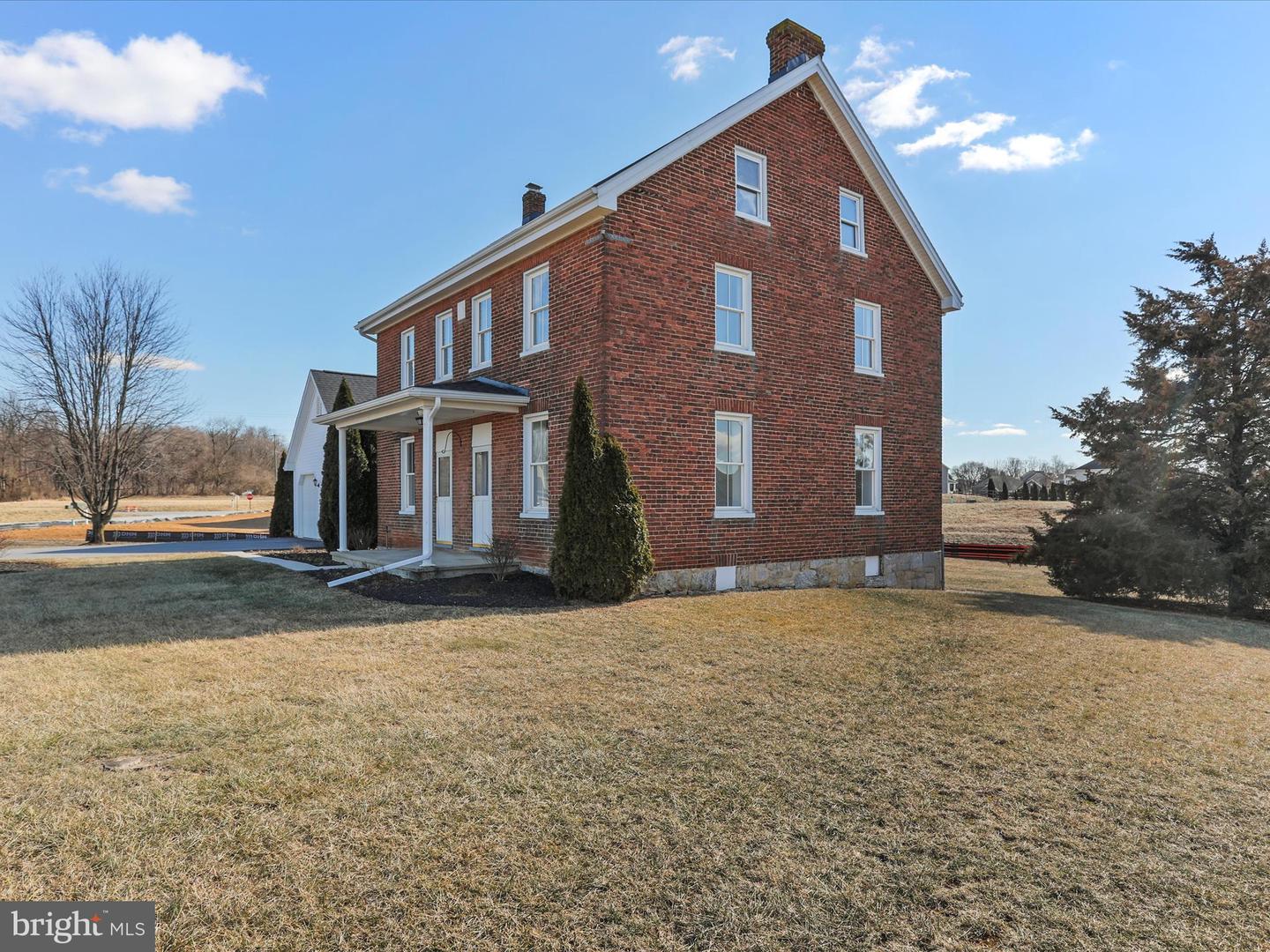 18941 Amesbury Rd Property Photo 4