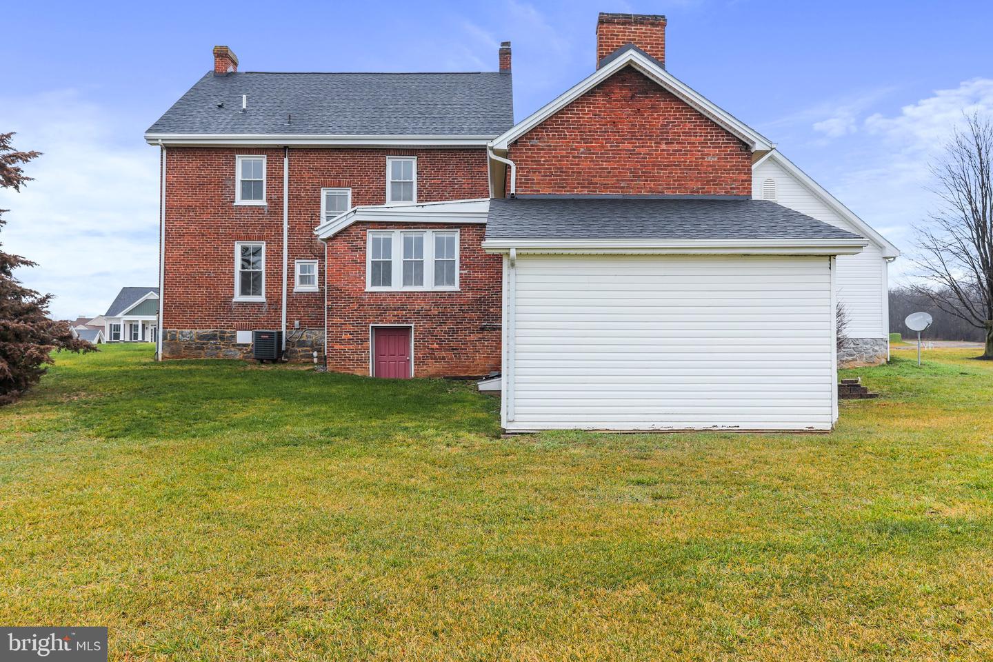 18941 Amesbury Rd Property Photo 6